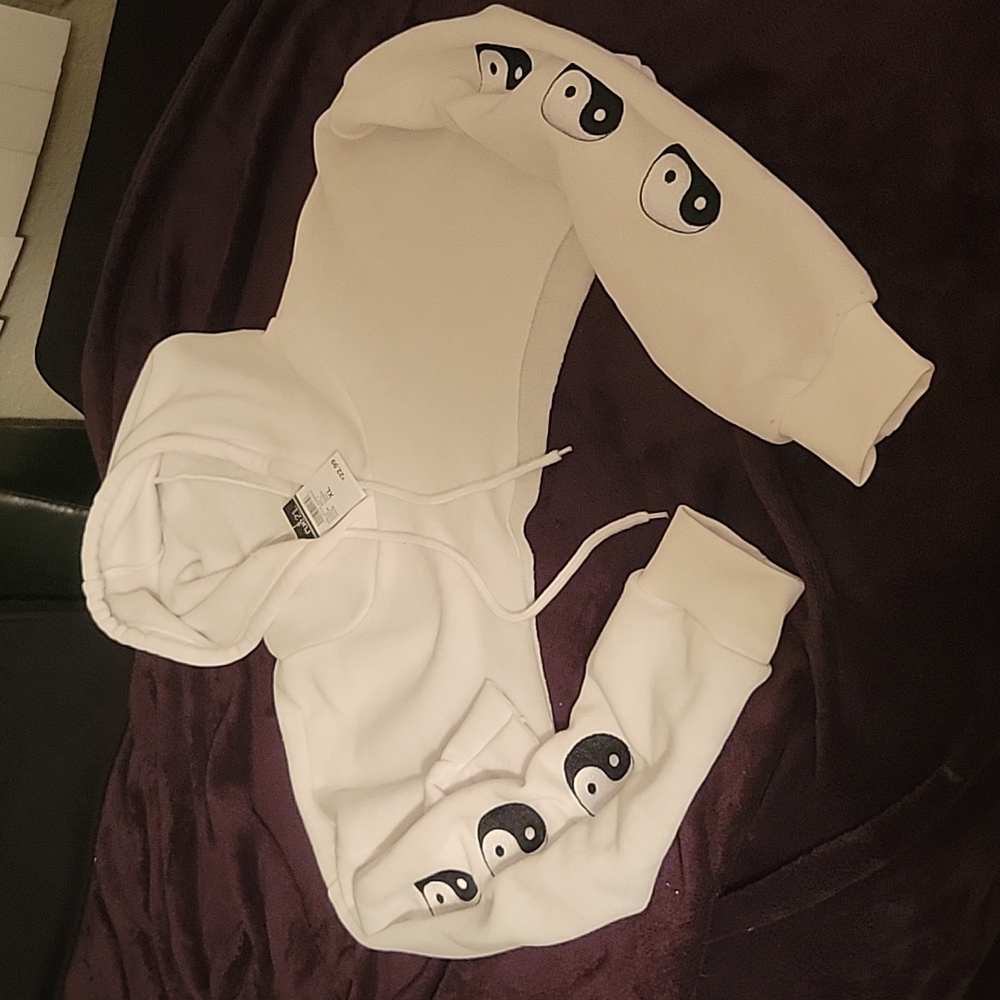 Crop hoodie - yin/yang design